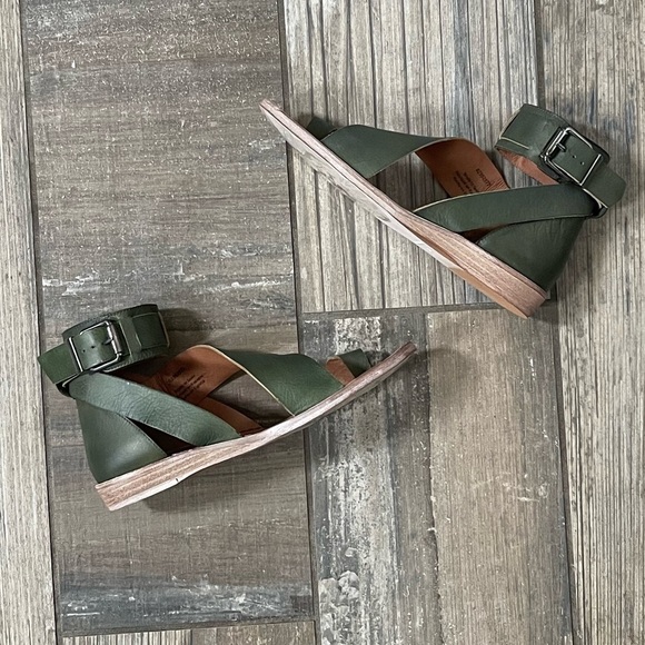 Free People Vale Boot Sandals in khaki - Picture 4 of 9